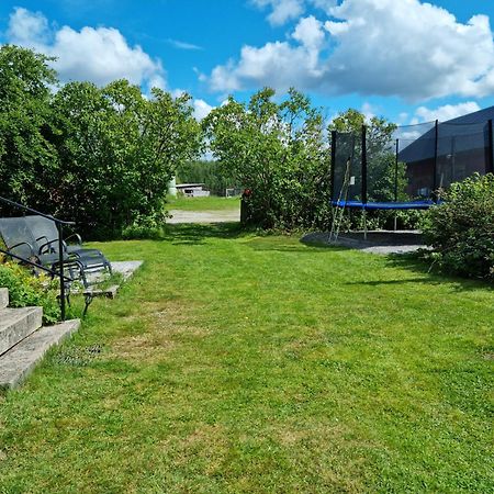 Charmigt Hus Pa Landet Naera Till Bad Stromstad Bagian luar foto