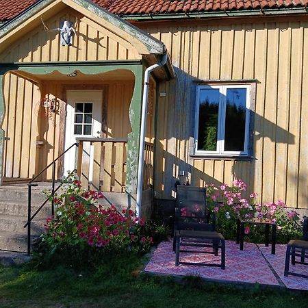 Charmigt Hus Pa Landet Naera Till Bad Stromstad Bagian luar foto
