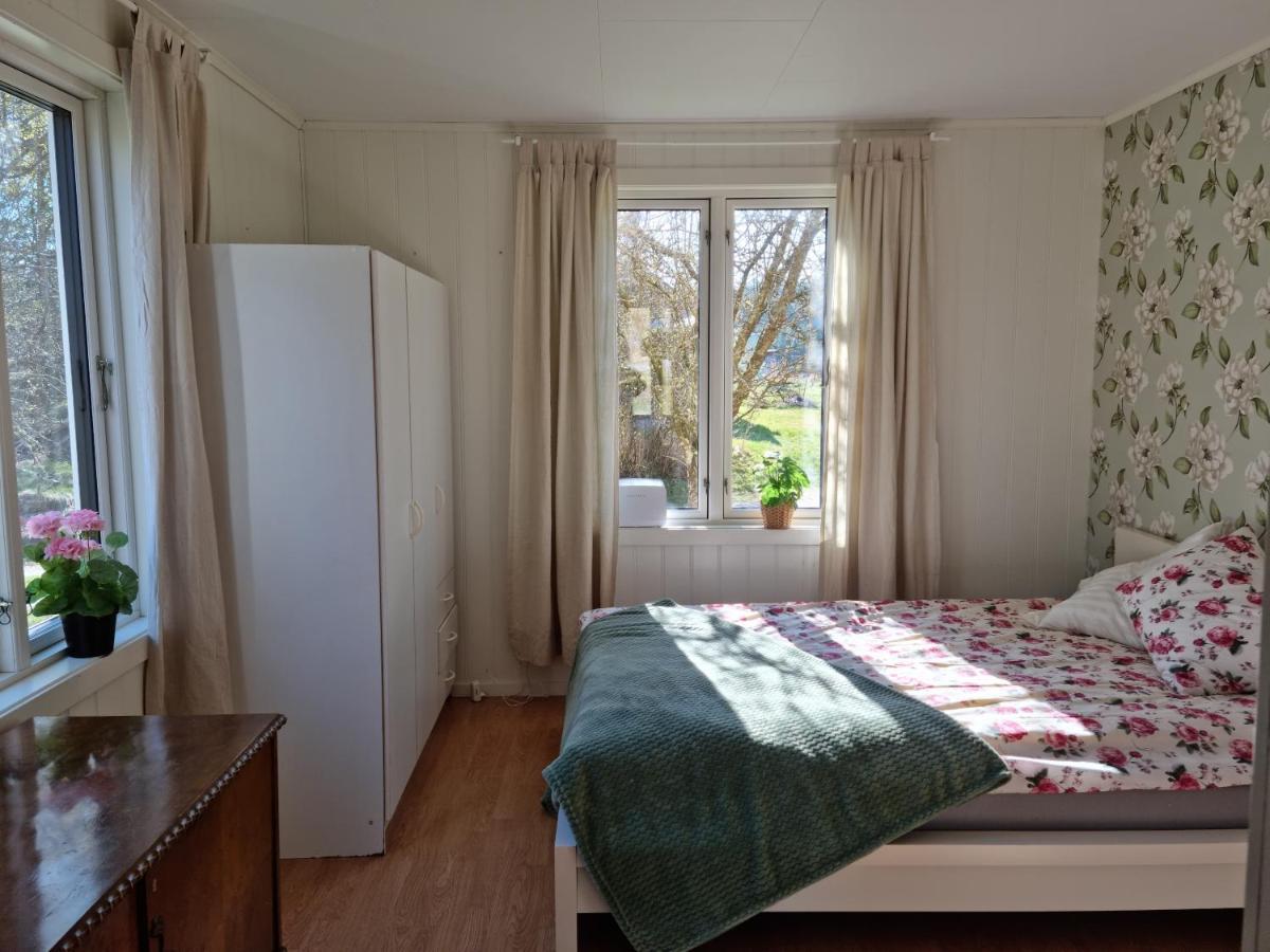 Charmigt Hus Pa Landet Naera Till Bad Stromstad Bagian luar foto