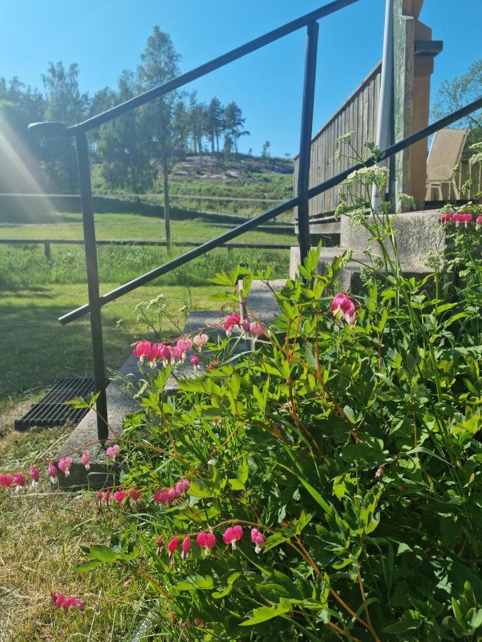 Charmigt Hus Pa Landet Naera Till Bad Stromstad Bagian luar foto