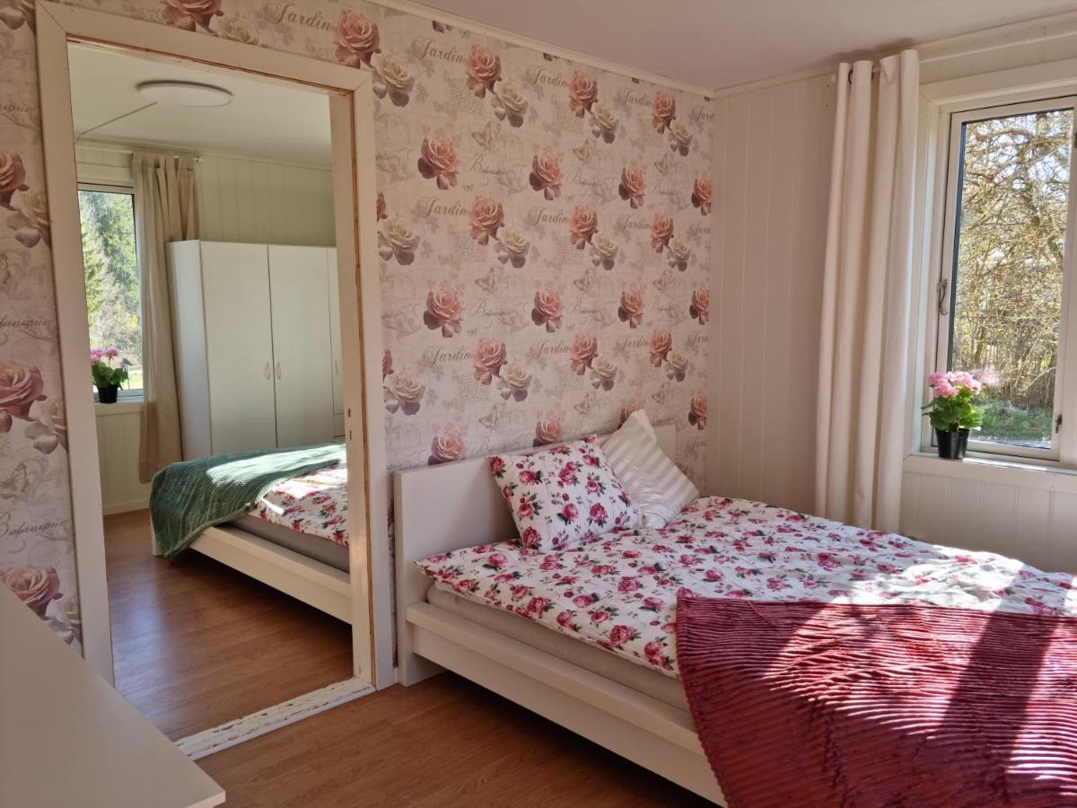 Charmigt Hus Pa Landet Naera Till Bad Stromstad Bagian luar foto