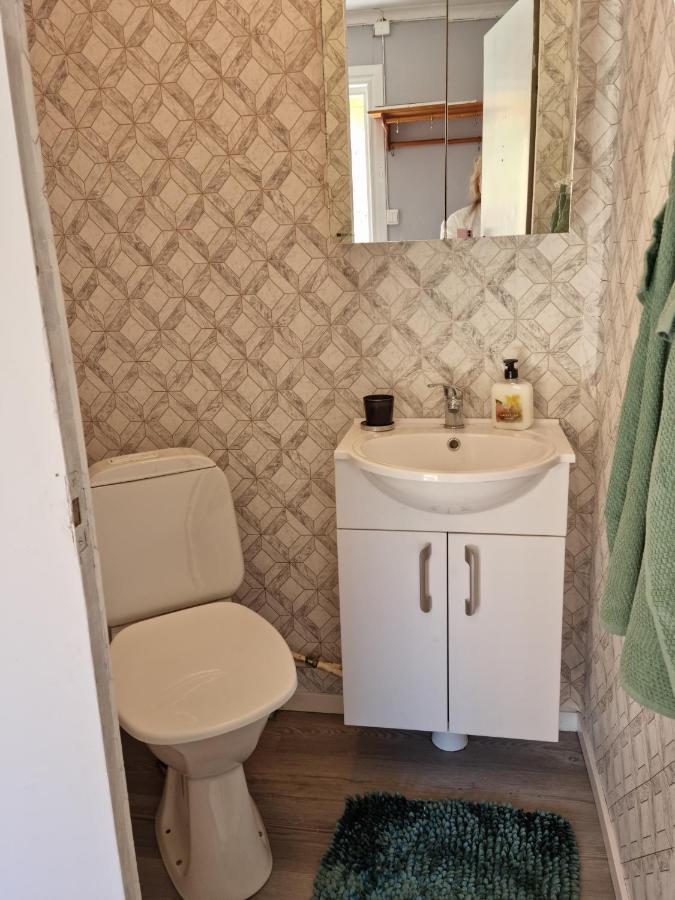 Charmigt Hus Pa Landet Naera Till Bad Stromstad Bagian luar foto