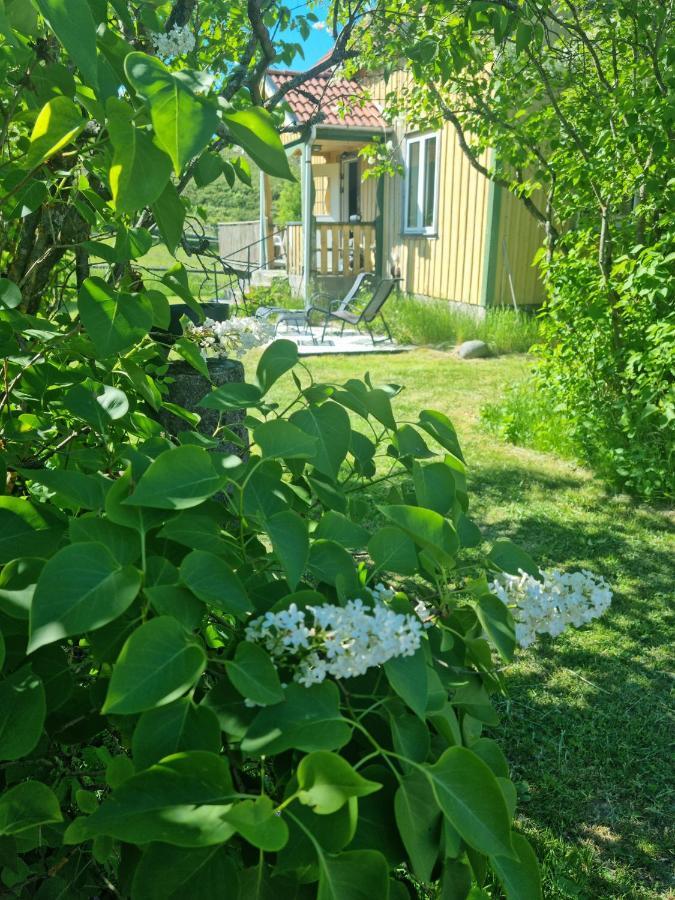 Charmigt Hus Pa Landet Naera Till Bad Stromstad Bagian luar foto