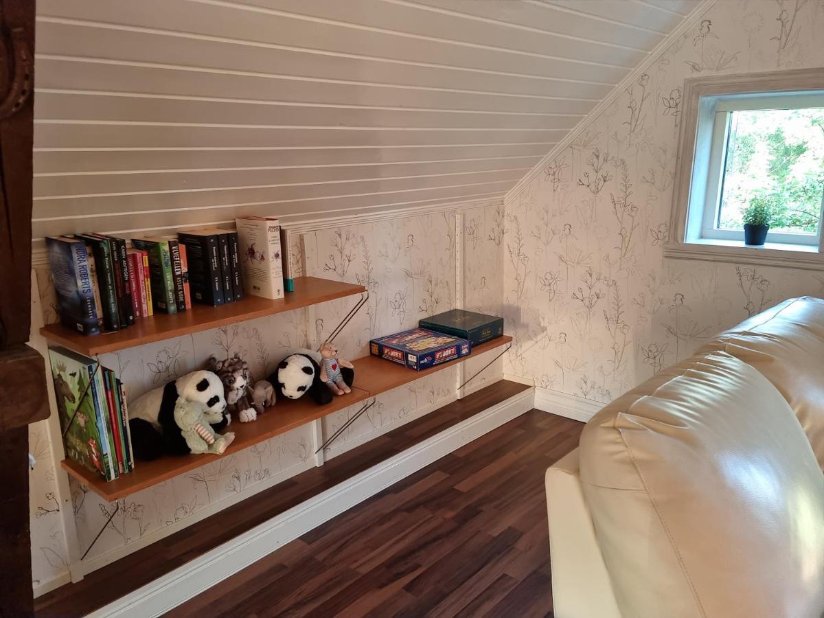 Charmigt Hus Pa Landet Naera Till Bad Stromstad Bagian luar foto