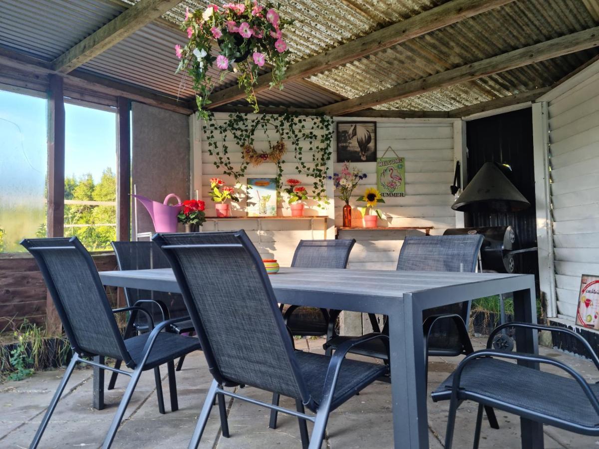 Charmigt Hus Pa Landet Naera Till Bad Stromstad Bagian luar foto