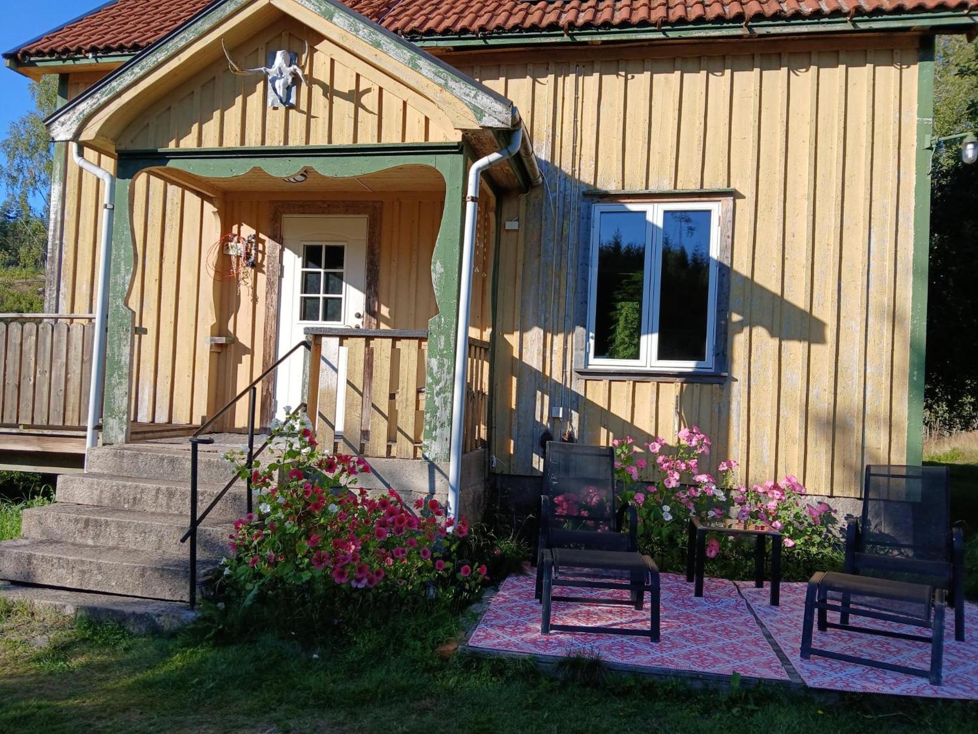Charmigt Hus Pa Landet Naera Till Bad Stromstad Bagian luar foto